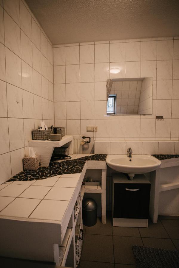 Eigenes Maisonettehaus In Idyllischer Lage Mit Balkon, Nahe Messe, 24H Self-Check In, Gratis Parken Schwabach Kültér fotó